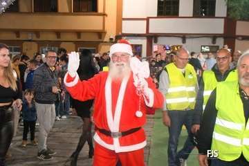 Papá Noel irrumpe en Lomo Magullo en un 4x4/FJS Fotografía.